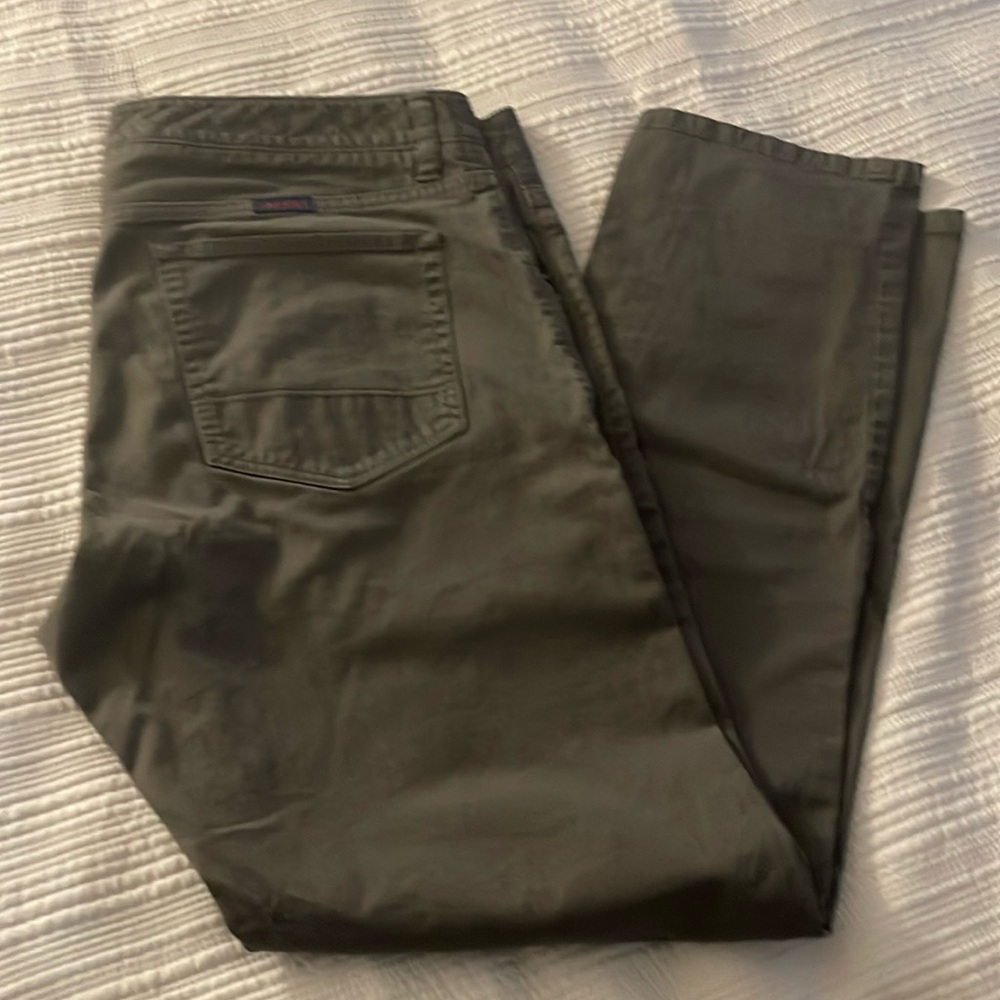Men’s Untuckit grey khakis